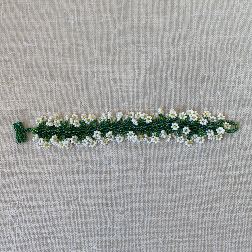 🌷3 for$25🌷Handmade, US OS, White Yellow & Green Beaded Daisy Bracelet - Picture 5 of 7
